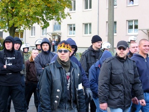 Nazis laufen durch und randalieren in Hannover